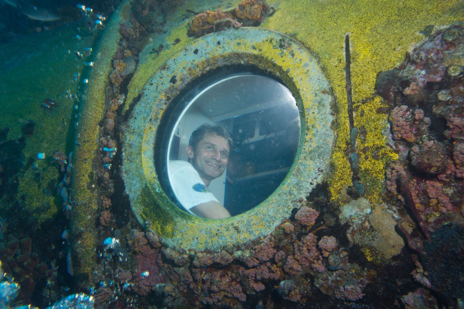 Нашли странный дом под водой